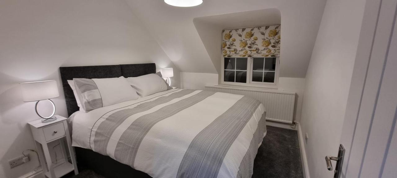 Modern And Spacious 2 Bedroom Apartment With Free Parking Llansantffraid Llansantffraid Glyn Ceiriog Kültér fotó
