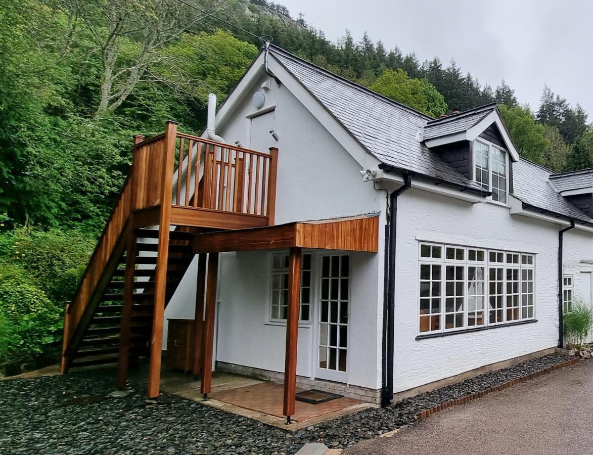 Modern And Spacious 2 Bedroom Apartment With Free Parking Llansantffraid Llansantffraid Glyn Ceiriog Kültér fotó